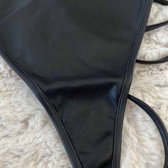 SKIMS T-String Faux Leather Thong Onyx Size 4X - Picture 2 of 5